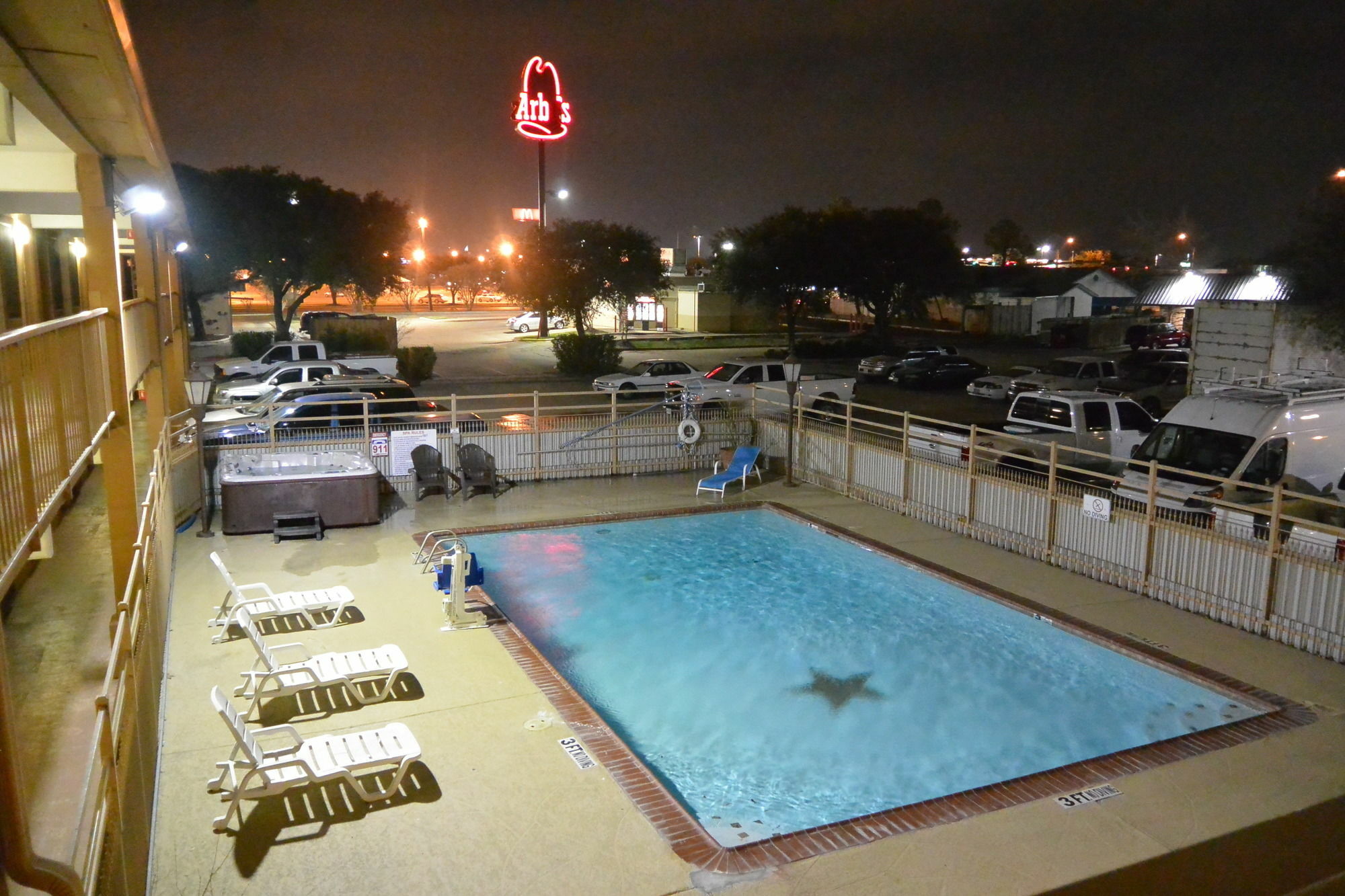Hotel Red Roof 2*